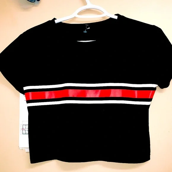 Crop top - Picture 1 of 2